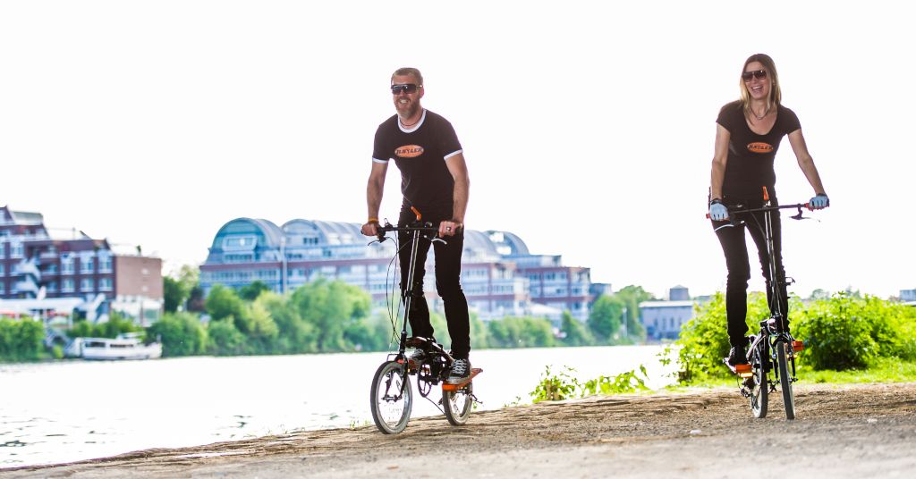 Das Bild zeigt das Ehepaar Strassner beim Ausflug mit dem Rayler Zweiradstepper in Heidelberg