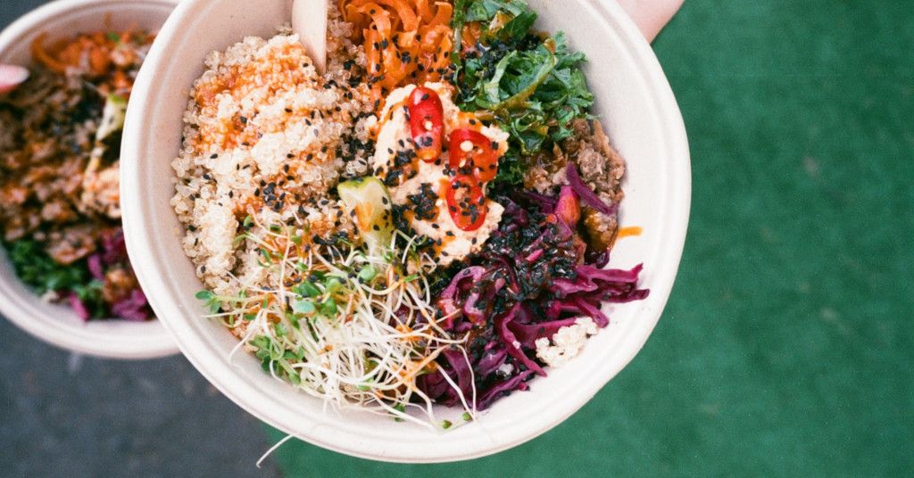 Das Foto zeigt eine Salat Bowl als Beispiel für gesunde und einfache Ernährung
