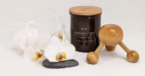 Das Bild zeigt ein typisches Massagetool aus Holz als Sinnbild für einfache aber gute manuelle Massagegeräte